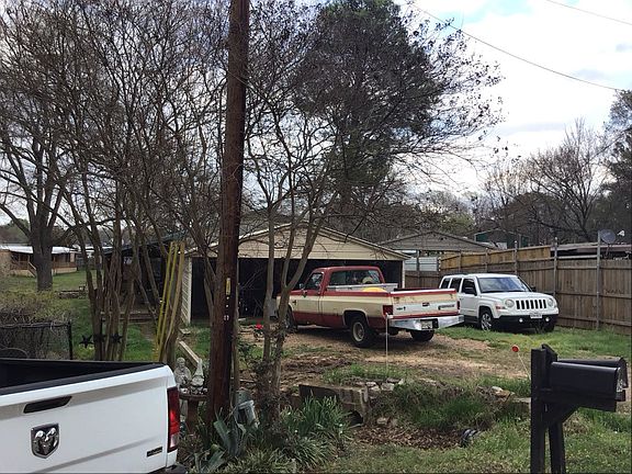 3rd image of 102 Oak Hills Dr