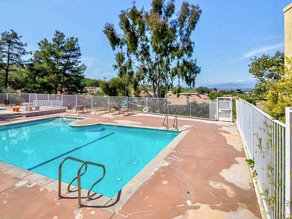 5th image of 2654 Lookout Cir