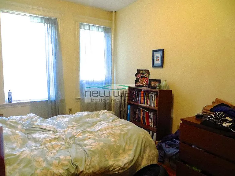 102 Queensberry St #13 — Photo 8