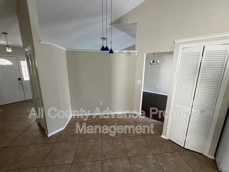 3 bed, 2.0 bath, 1771 sqft, $3,195 — Photo 4