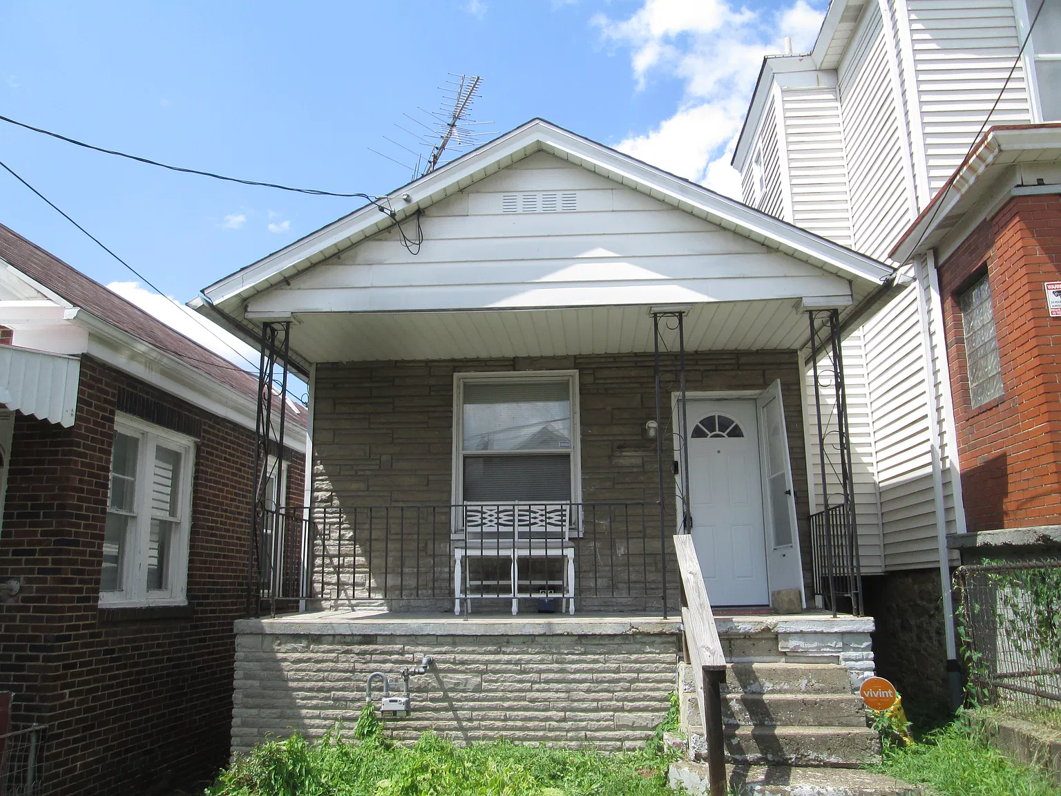 2 bed, 900 sqft, $900 — Photo 1