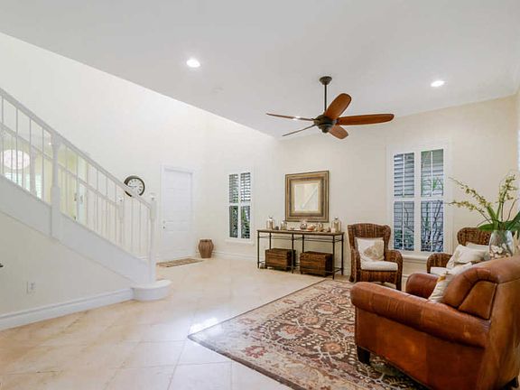 5th image of 960 Mill Creek Dr