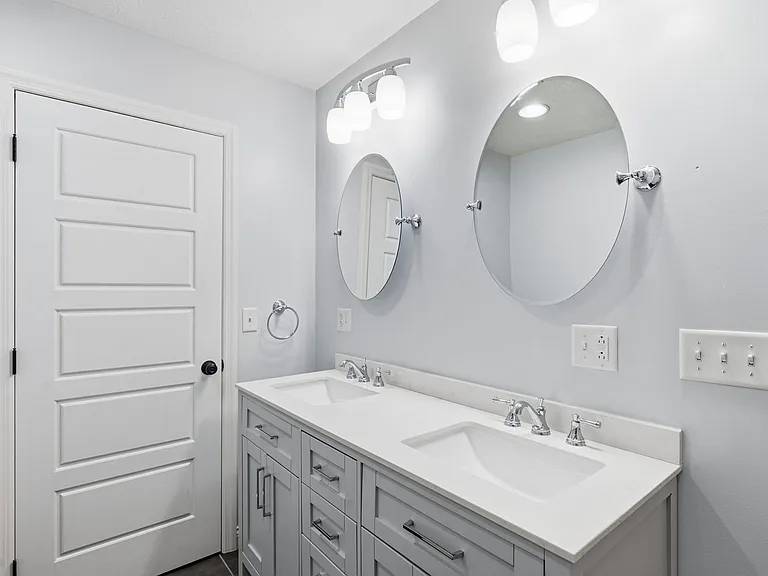 71 Forest Ave — Photo 36