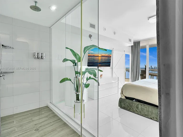 2020 N Bayshore Dr #3303 — Photo 23