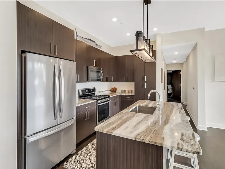 438 Selden St #203 — Photo 10