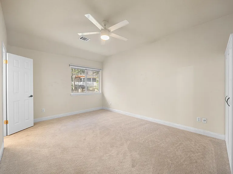 823 E 38th St — Photo 30