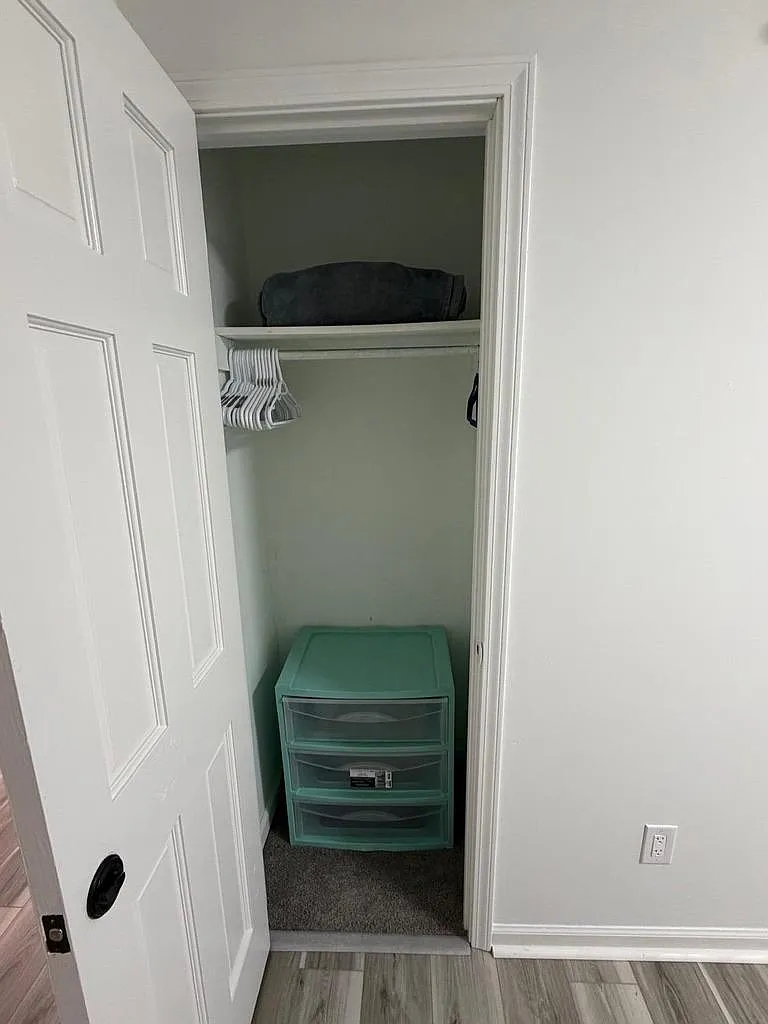 4 bed, 3.0 bath, 2342 sqft, $888 — Photo 4
