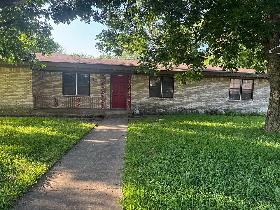 700 W Denison Dr
