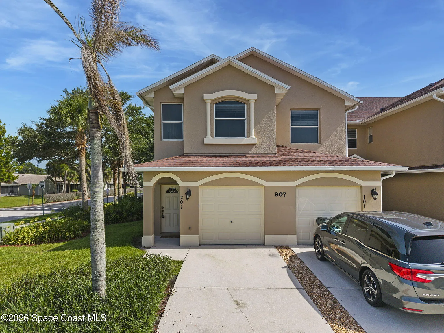3 bed, 2.0 bath, 1855 sqft, $2,100 — Photo 2