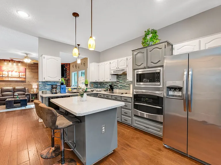 821 Cornell Ln — Photo 20
