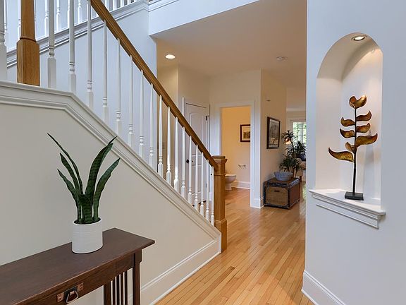 3rd image of 105 Foxgate Ct