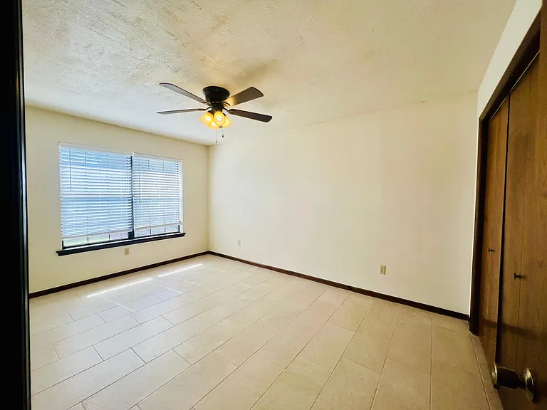 35115 Whispering Oaks Blvd — Photo 18