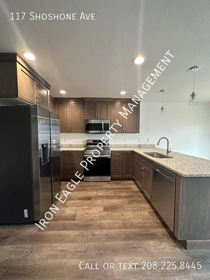 3 bed, 2.5 bath, 1557 sqft, $1,925 — Photo 3
