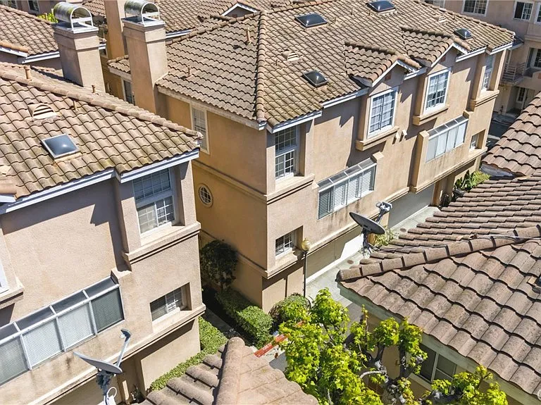 14075 Lemoli Ave — Photo 38