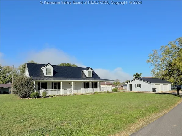 1910 Clendenin Pike Rd, Gallipolis Ferry, WV 25515