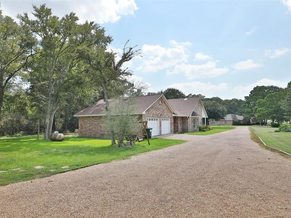 10491 Glennswood Dr, Navasota, TX 77868