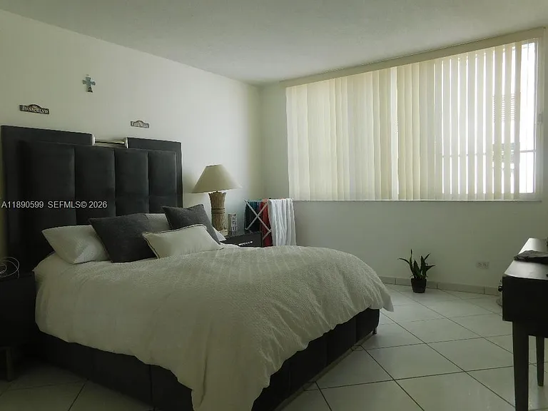 5005 Collins Ave #322 — Photo 8