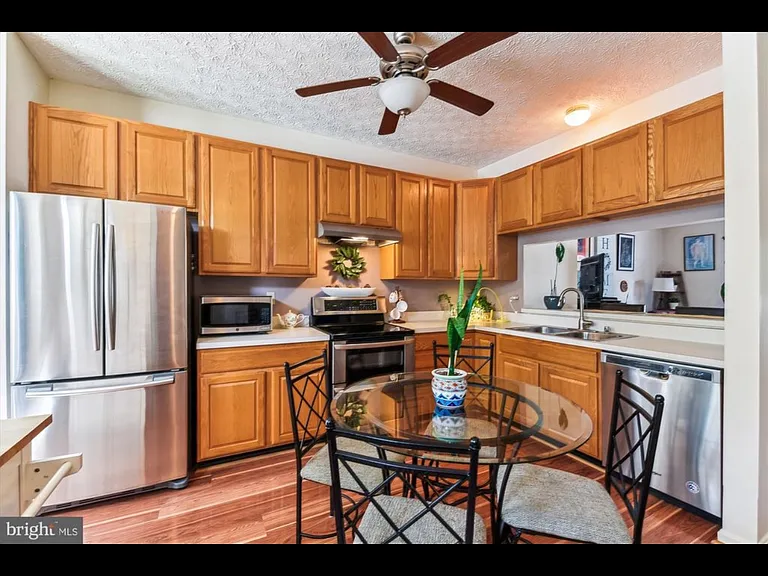 1123 Splashing Brook Dr — Photo 2