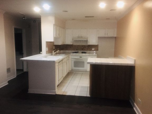 2nd image of 1240 N Dearborn St #G