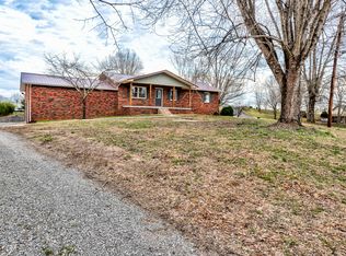 559 Hollifield Dr, Jacksboro, TN 37757