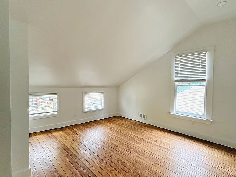 940 Monroe St — Photo 23
