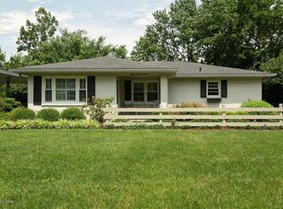 8807 Perry Rd, Lyndon, KY 40222