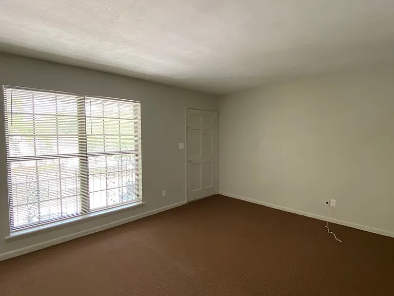 301 E Choccolocco St — Photo 4