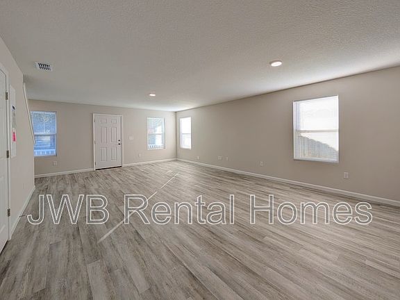 5th image of 1131 Pippin St