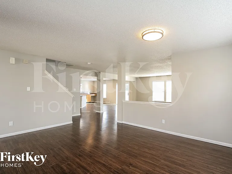 10077 Pine Grove Way — Photo 8