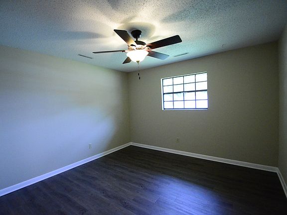 4th image of 224 Saint James Dr