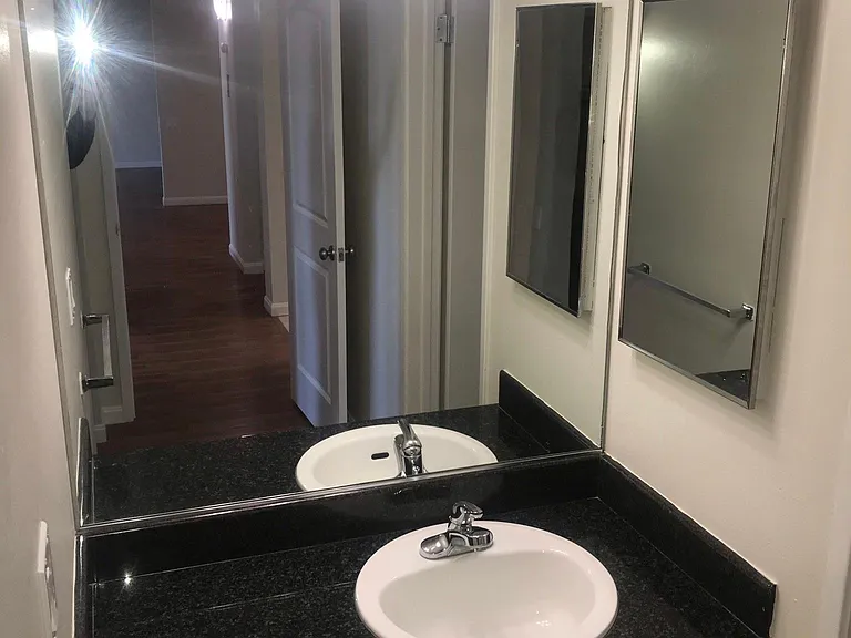 300 Vernon St #22 — Photo 14