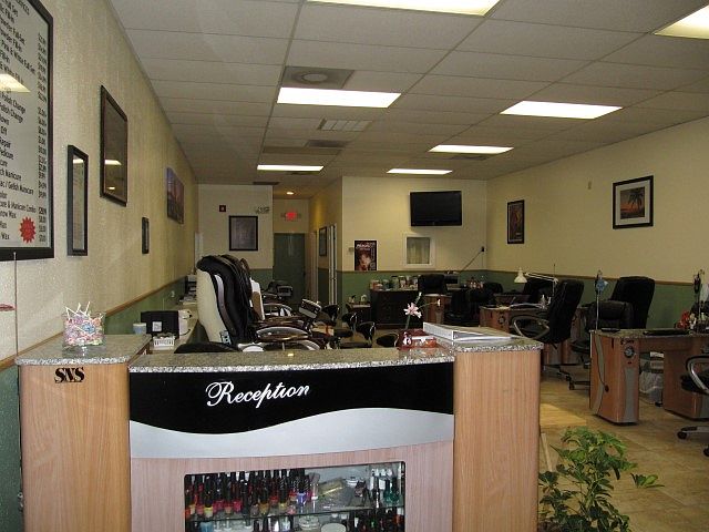 2nd image of 2 Lockwood Ridge Rd