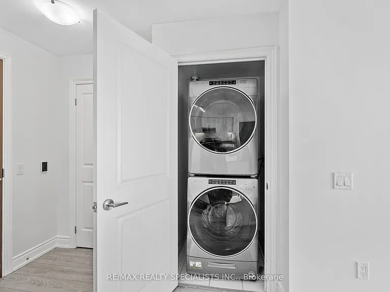 1050 Main St E #718 — Photo 28