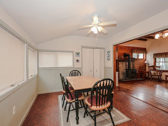 4th image of 44 W Huntress Pond Road