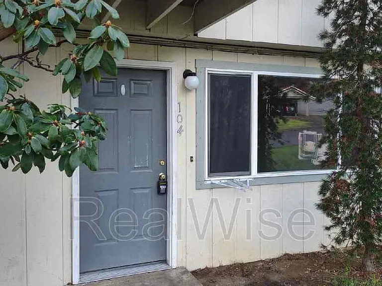 104 NW Mercy Hills Dr — Photo 3