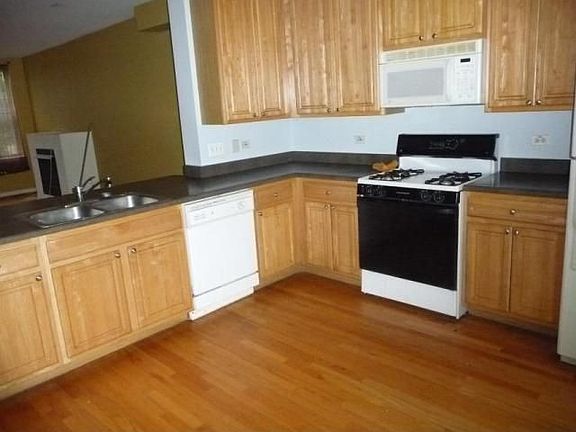 5th image of 718 W Evergreen Ave #A