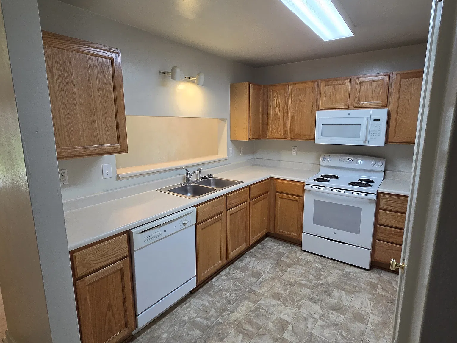 2 bed, 650 sqft, $1,100 — Photo 4