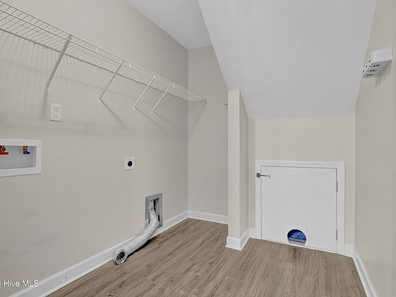 5th image of 320 Lakewood Drive