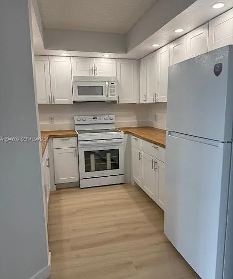 1001 SW 128th Ter #404B — Photo 5