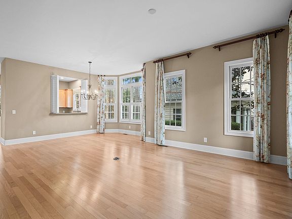 3rd image of 371 Tuckers Rd. #B