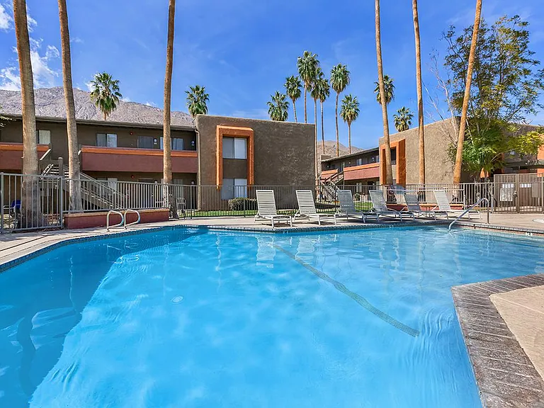 La Ventana Apartments — Photo 3