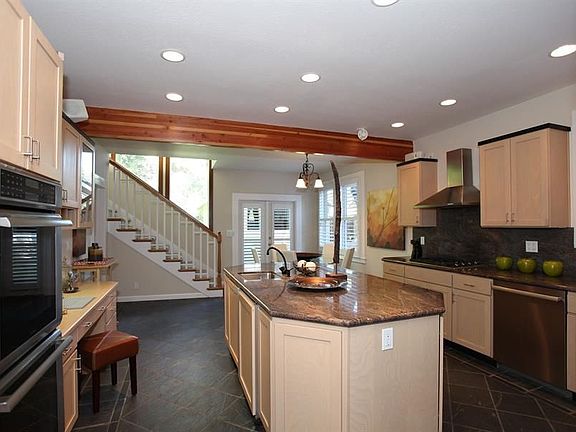 5th image of 213 Tait Ave