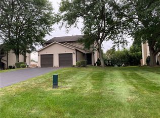 19 Devonshire Cir, Penfield, NY 14526