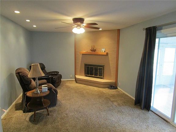 3rd image of 541 Michael Pl