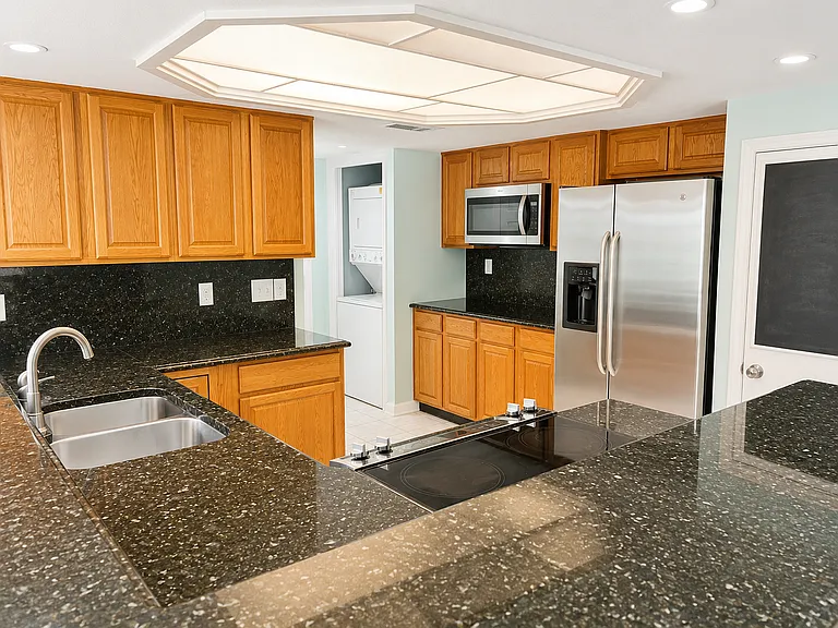 7201 San Luis Ct — Photo 1
