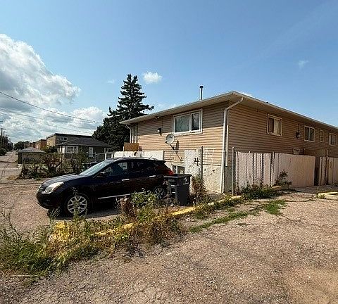 3rd image of 1627 22nd Street W