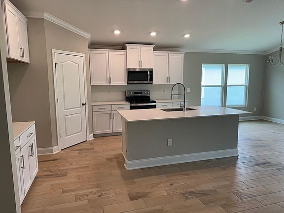 3rd image of 7 W Sawmill Ct
