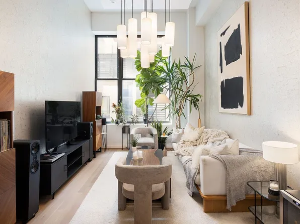 421 Hudson St APT 216, New York, NY 10014