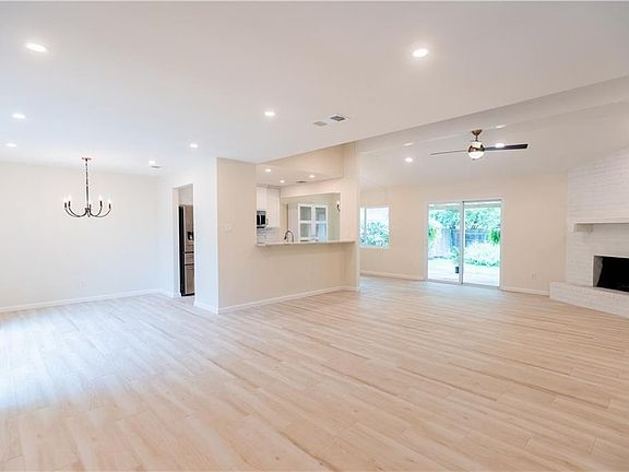 2nd image of 11900 Acorn Creek Trl