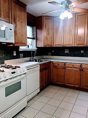 2nd image of 20-24 33rd St #2